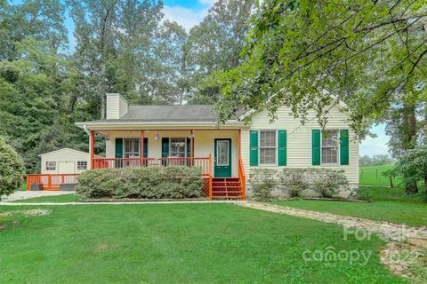 326 Lake Circle Drive sold home in Lakeview Estates, Hendersonville, NC