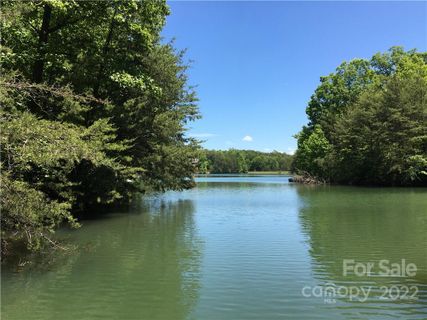 99999 Lake Wood Drive 82