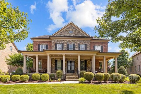 1104 Longwood Court