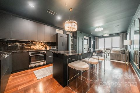 333 W Trade Street 1301