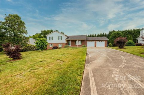 8 Hunters Creek Lane sold home in Hunters Creek, Granite Falls, NC