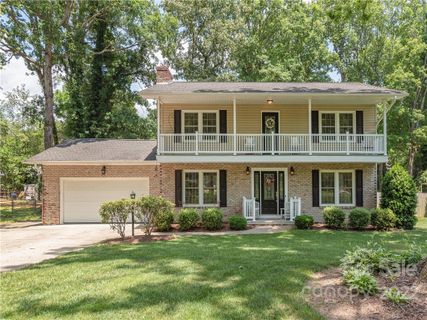 732 Shadywood Lane