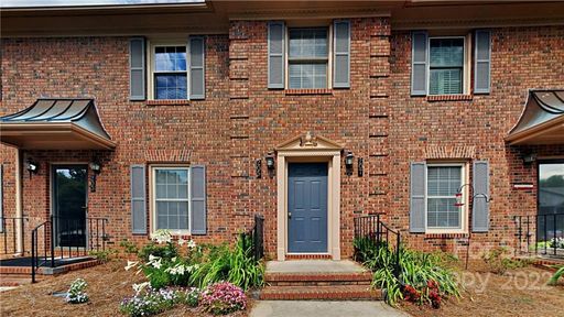 205 Pointe Circle