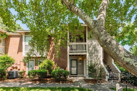 8021 Greenside Court