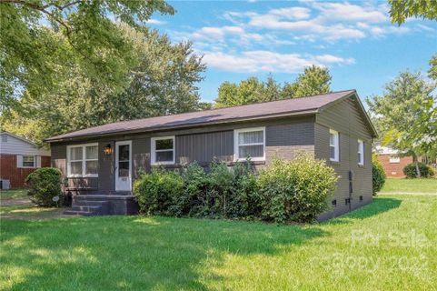 1032 Clanton Road
