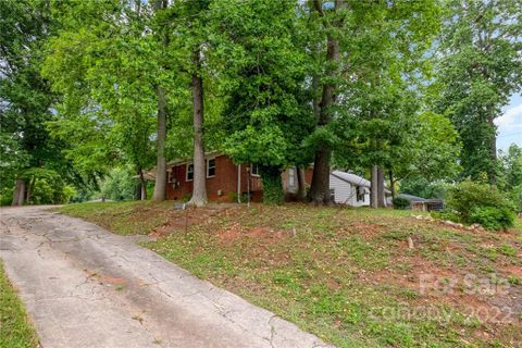 1936 Russell Avenue