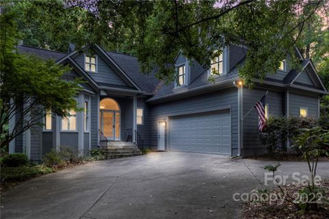 8 Oakwood Lane