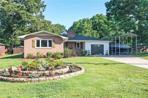 101 Crestwood Court sold home in Suburban Woods, Kannapolis, NC