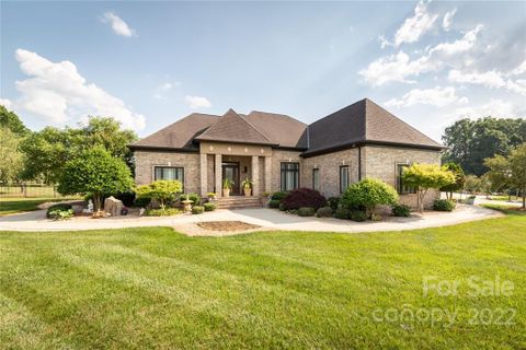 113 Winding Brook Way
