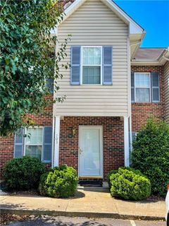 2240 15th Avenue 103 sold home in Bradford Square, Hickory, NC