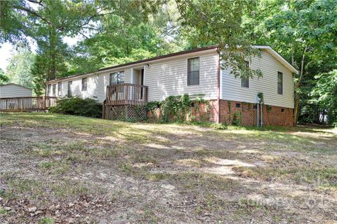 379 Pinehaven Drive sold home in Pinehaven, Badin Lake, NC