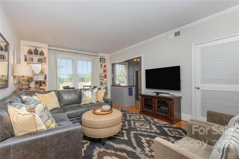 712 Louise Avenue 306