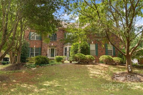 908 Robinbrook Lane