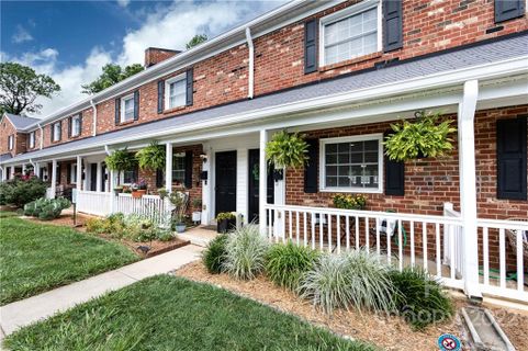 1217 Green Oaks Lane
