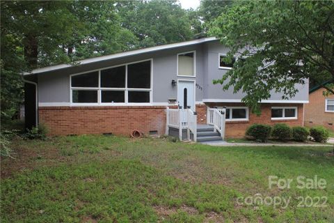 4723 Thornwood Road