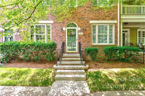 304 Elis Way