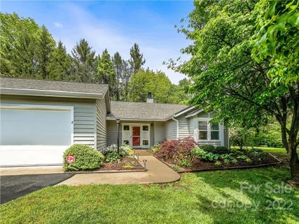 8 Laurel Place Drive sold home in Laurel Place, Asheville, NC