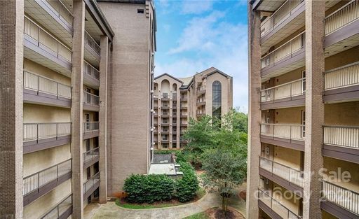 211 Heritage Boulevard 402