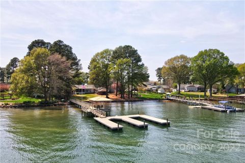 713 Isle Of Pines Road sold home in Isle of Pines, Mooresville, NC