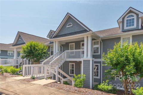 2403 Idle Hour Drive