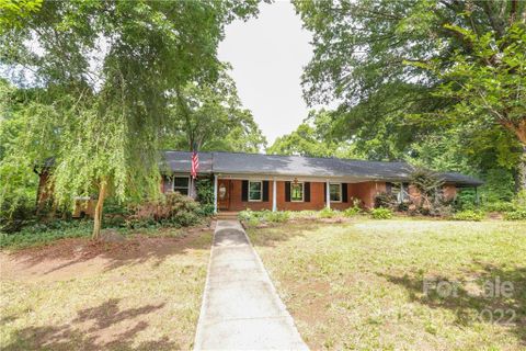 Previously sold for $355,900
