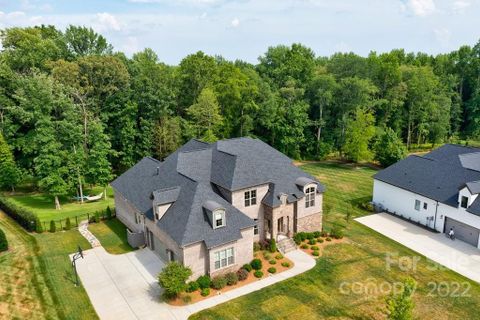 605 Winter Wheat Court sold home in Atherton, Matthews, NC