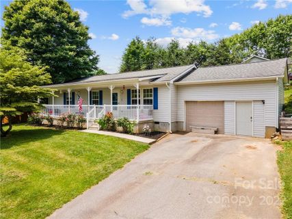 16 Sydney Lane sold home in Windy Hill Farms, Asheville, NC