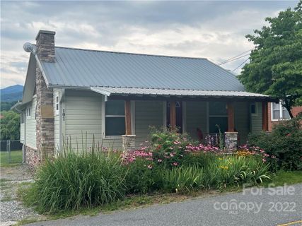 101 Academy Street sold home in Arlington Heights, Bryson City, NC