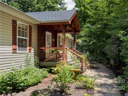 100 Pheasant Ridge Road sold home in Pheasant Ridge, Fairview, NC