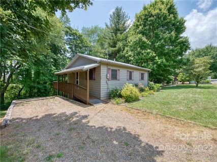 284 Midland Drive sold home in The Midlands, Waynesville, NC