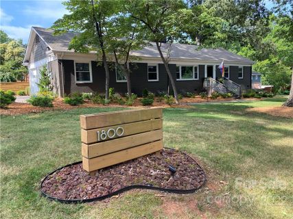 1800 Bentley Place