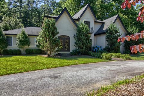 2602 Old Kanuga Road sold home in 2600 Old Kanuga, Hendersonville, NC