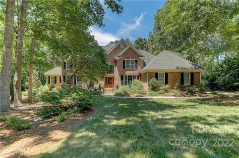 9004 Yellow Pine Court