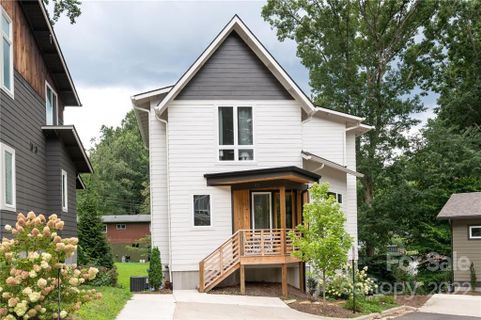 40 Mauricet Lane