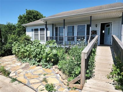 43 Sydney Lane sold home in Windy Hill Farms, Asheville, NC
