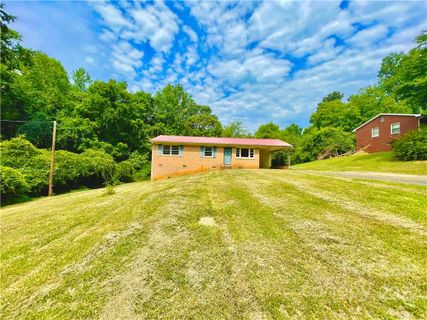 2116 Fallsdale Drive sold home in Fallscrest, Gastonia, NC