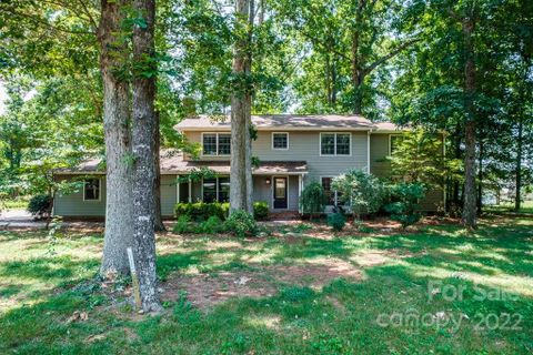 162 Little John Road sold home in Sherwood Forest, Statesville, NC