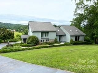 2734 Lakeview Drive