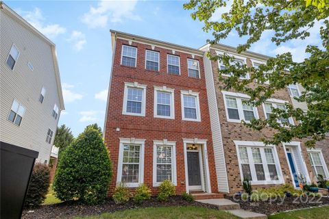 9856 Kings Parade Boulevard sold home in Townhomes at Ayrsley, Charlotte, NC