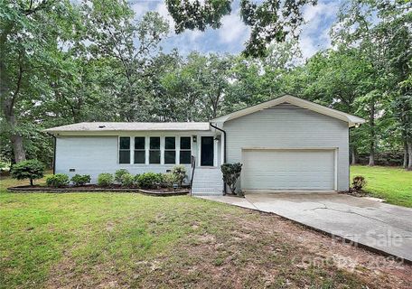 1216 White Oaks Circle