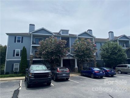 100 Vista Lake Drive 104