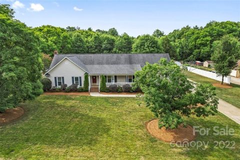 8401 Willow Oak Lane 32 sold home in The Oaks Estates, Harrisburg, NC