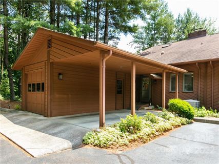106 Woodfield Drive sold home in Woodfield Condos, Asheville, NC