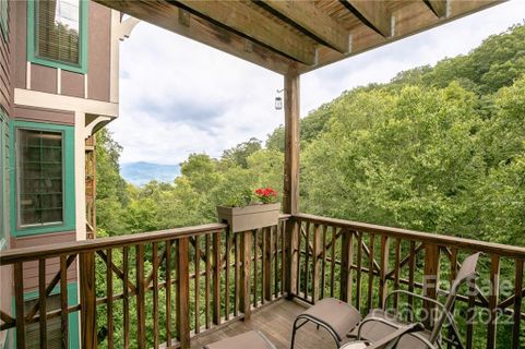 222 Creekside Way D 202