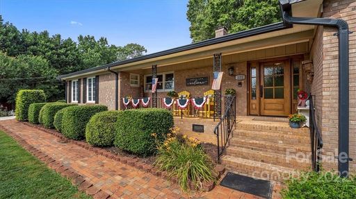 221 Elysian Drive sold home in Mooreland Estates, Mooresville, NC