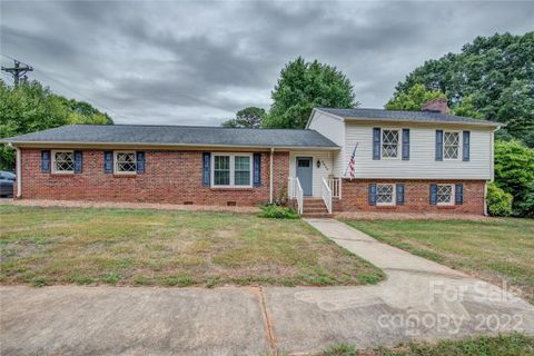 3909 Saint Regis Drive