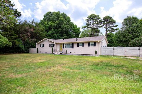 1914 Falconhurst Drive sold home in Westbourne, Charlotte, NC