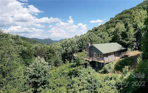 702 Woodys Drive sold home in Woodys Mountain Estates, Hendersonville, NC