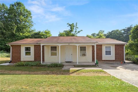 103 E Glenwood Lane