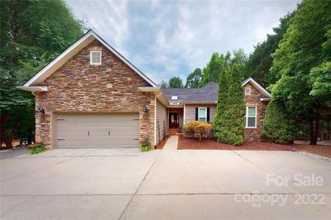 11030 Cat Tail Bluff sold home in Seven Coves, Tega Cay, SC